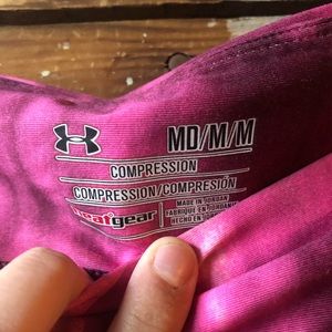 Under Armour Pants - Under Armour Medium Cropped Pink Tie-Dye Leggings Under Armour Pants - Under Armour Medium Cropped Pink Tie-Dye Leggings